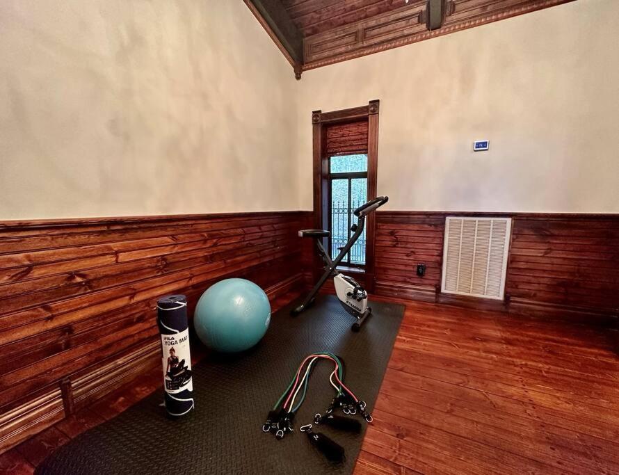 5 Bedroom Estate Near Casino And Downtown Bristol Esterno foto
